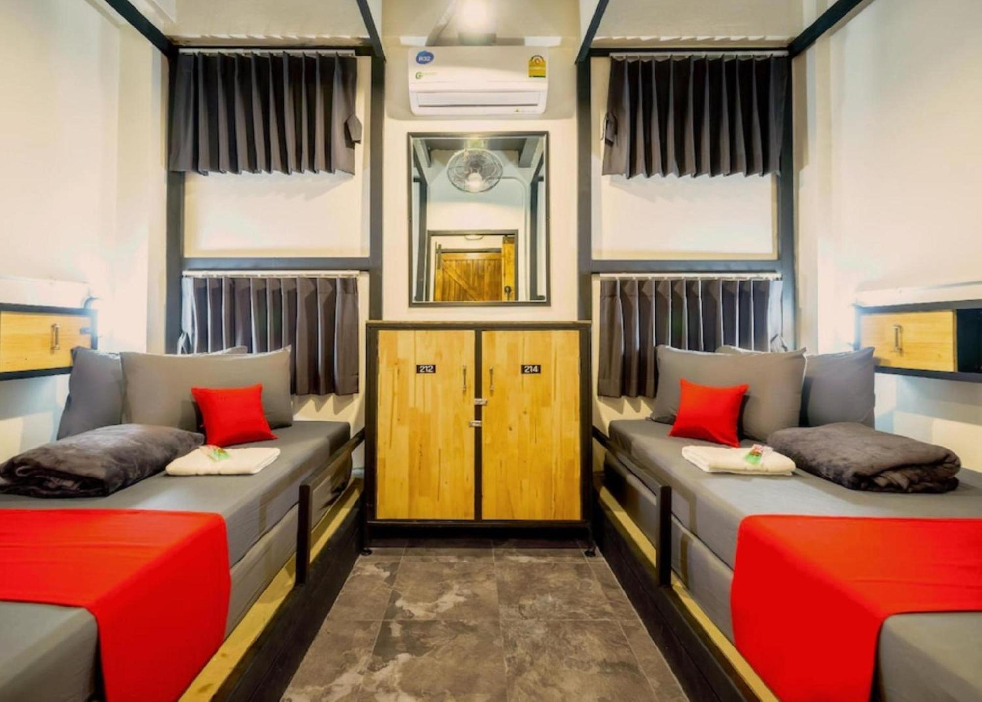 RedDoorz Episode 11 Hostel Sukhumvit Bangkok Exterior foto