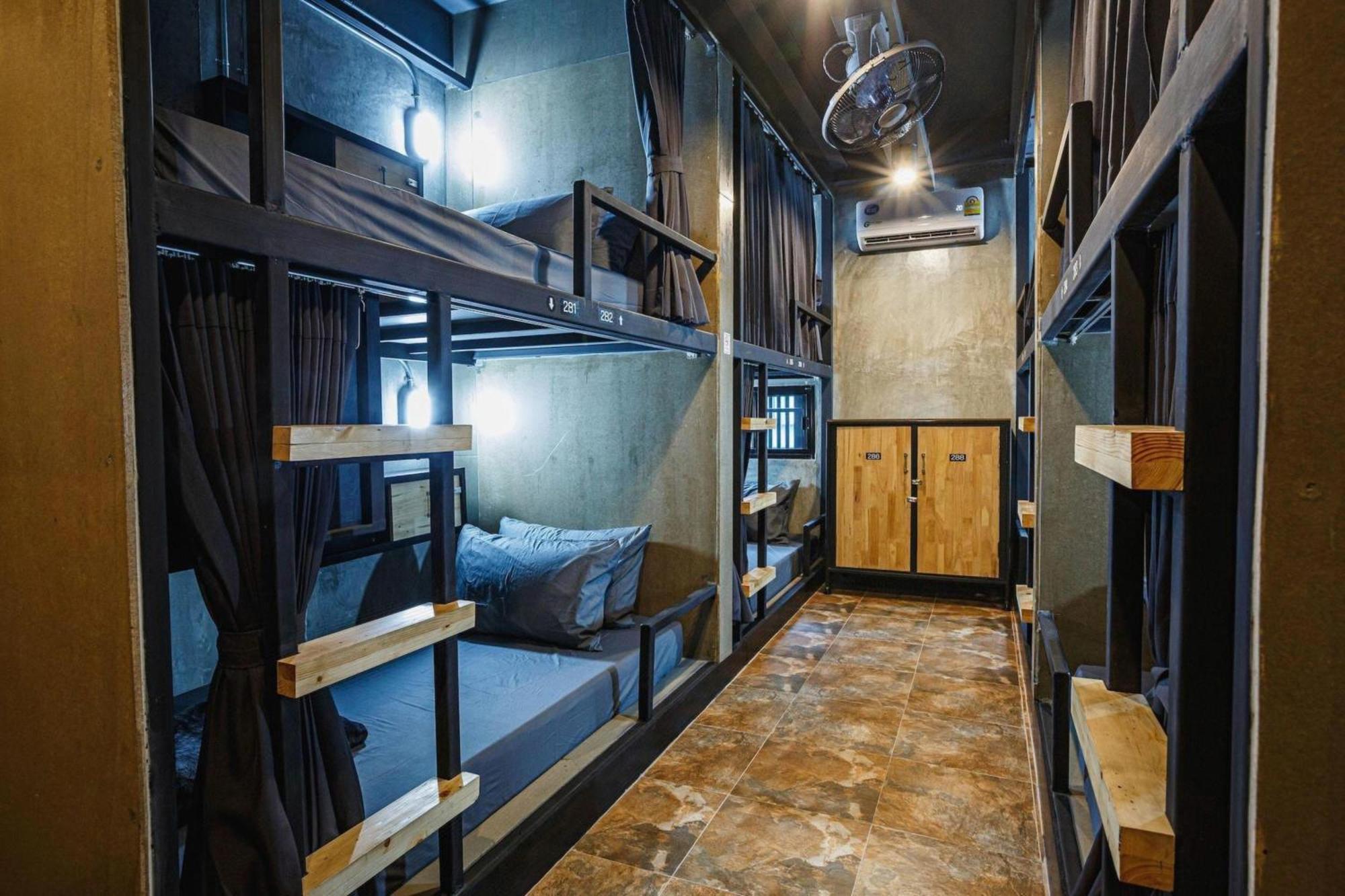 RedDoorz Episode 11 Hostel Sukhumvit Bangkok Exterior foto