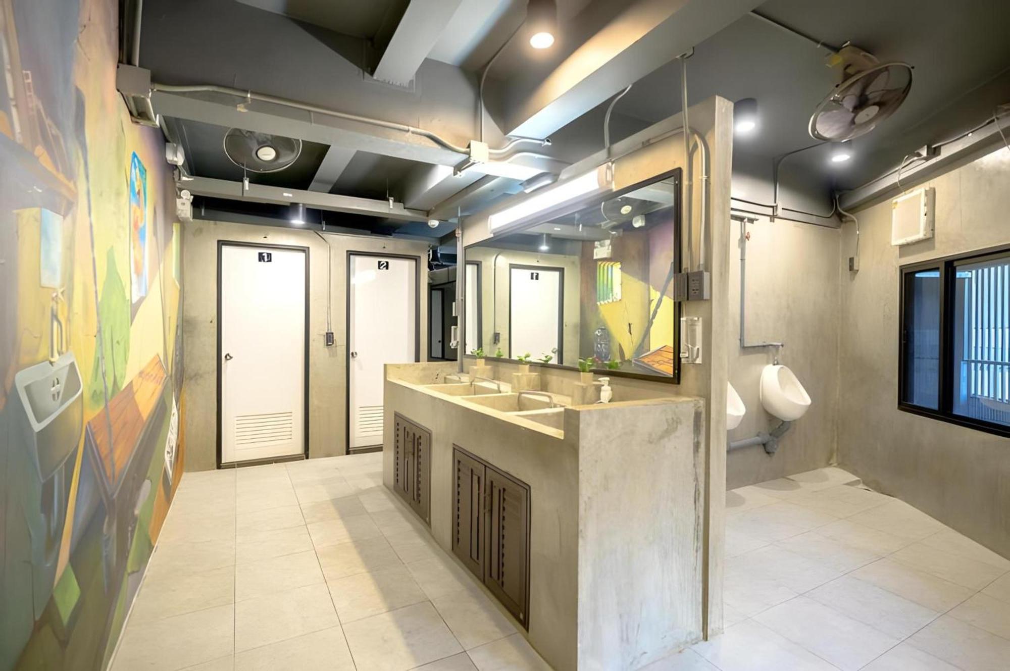 RedDoorz Episode 11 Hostel Sukhumvit Bangkok Exterior foto