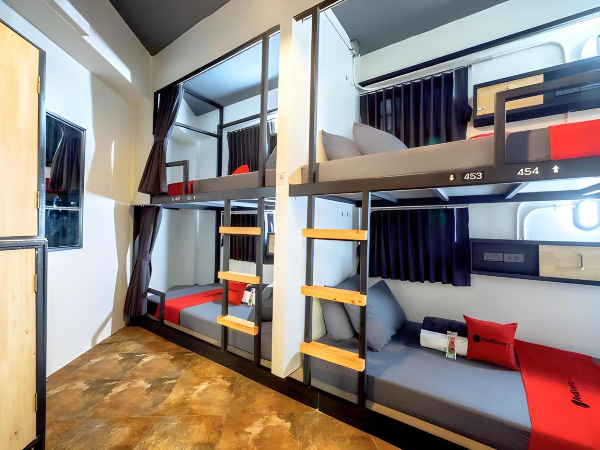 RedDoorz Episode 11 Hostel Sukhumvit Bangkok Exterior foto