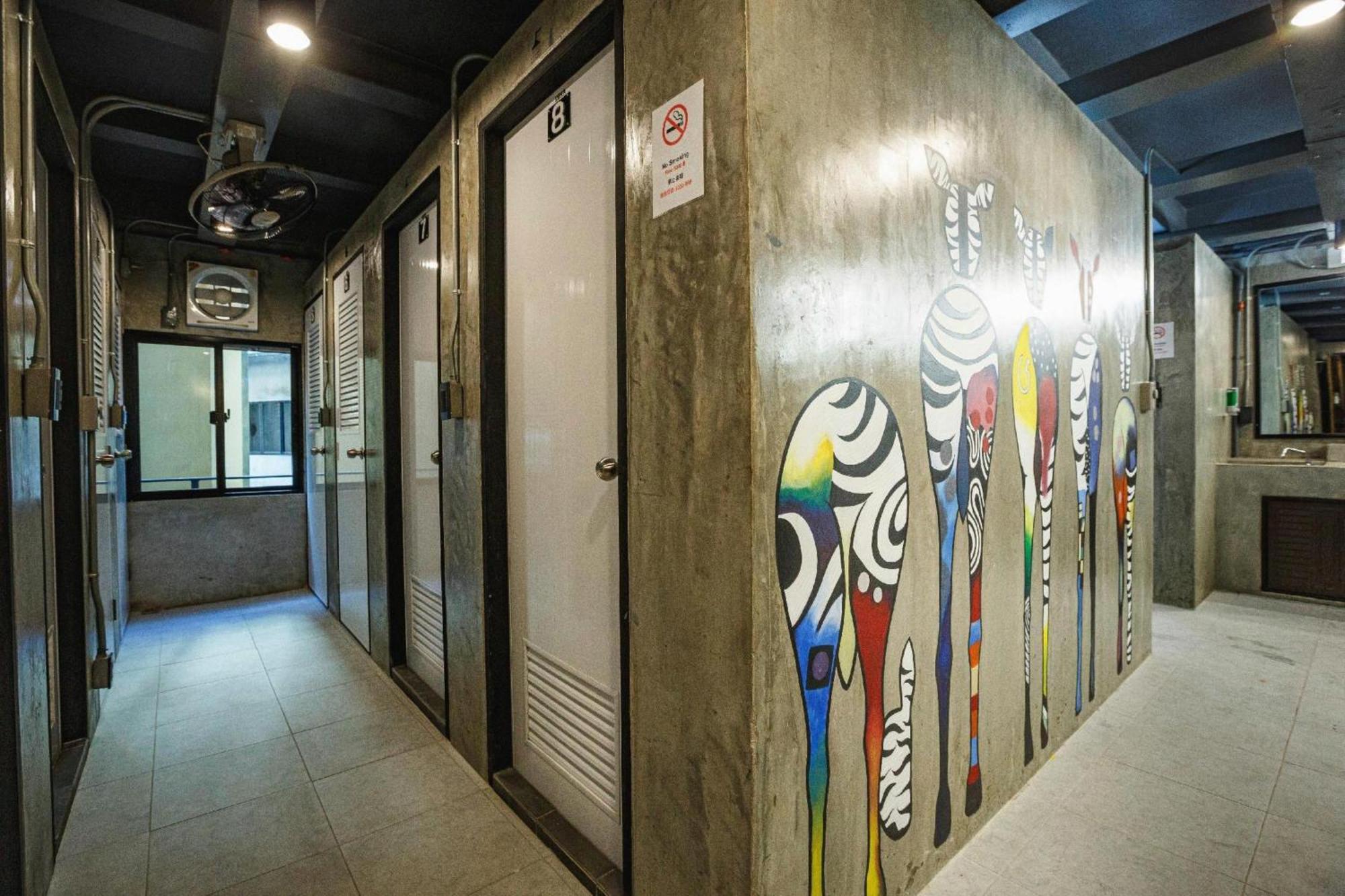 RedDoorz Episode 11 Hostel Sukhumvit Bangkok Exterior foto