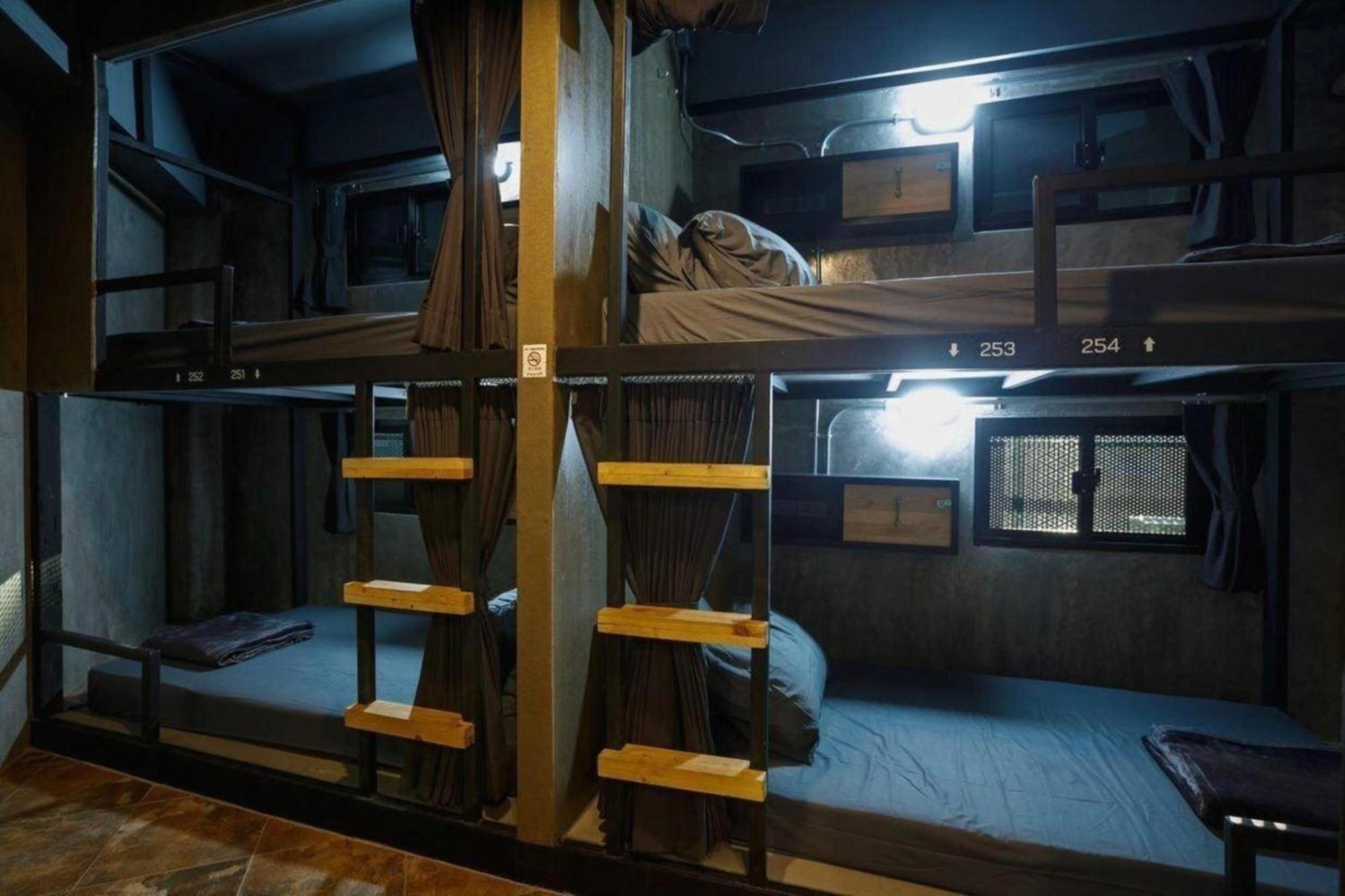 RedDoorz Episode 11 Hostel Sukhumvit Bangkok Exterior foto