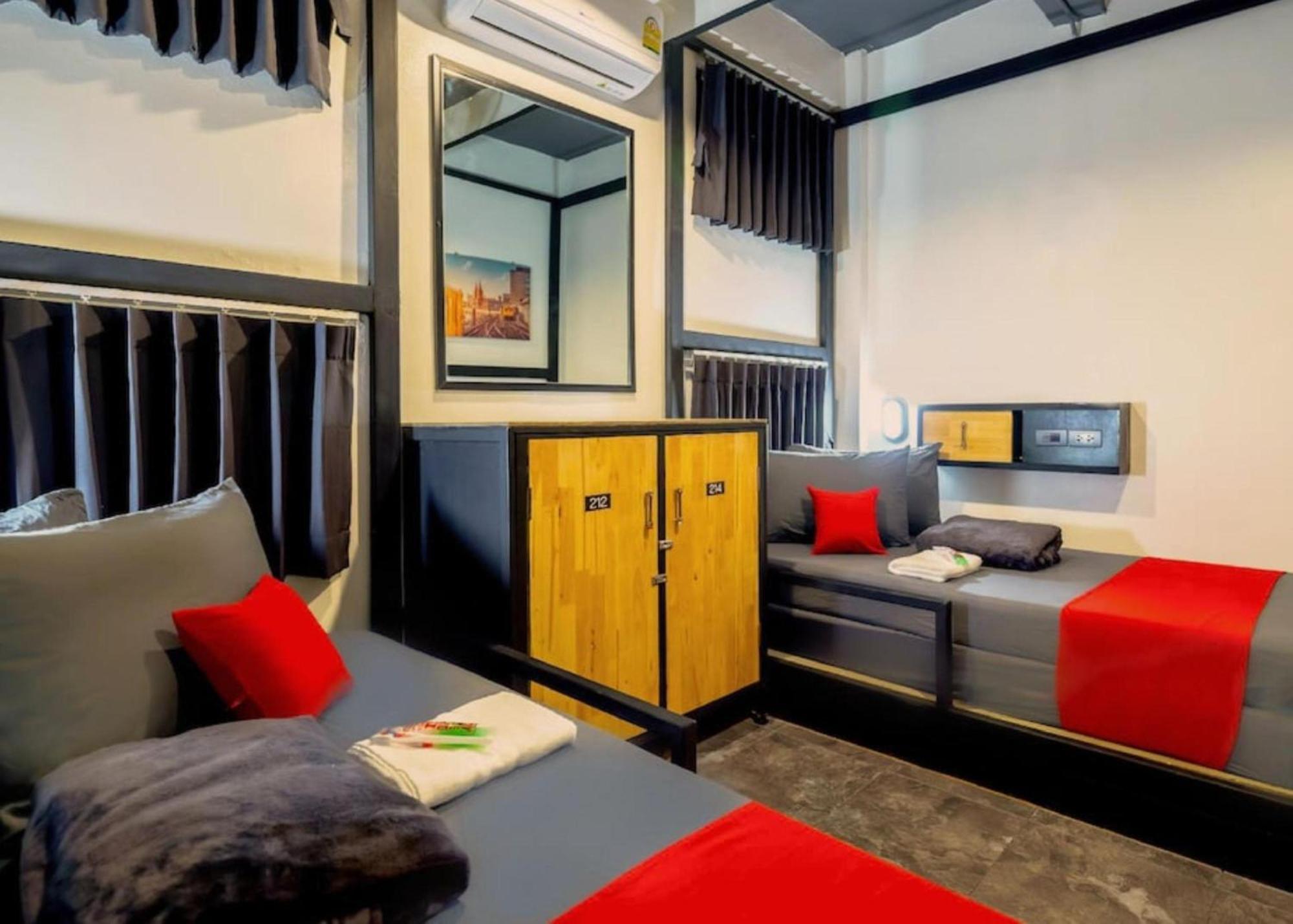 RedDoorz Episode 11 Hostel Sukhumvit Bangkok Exterior foto