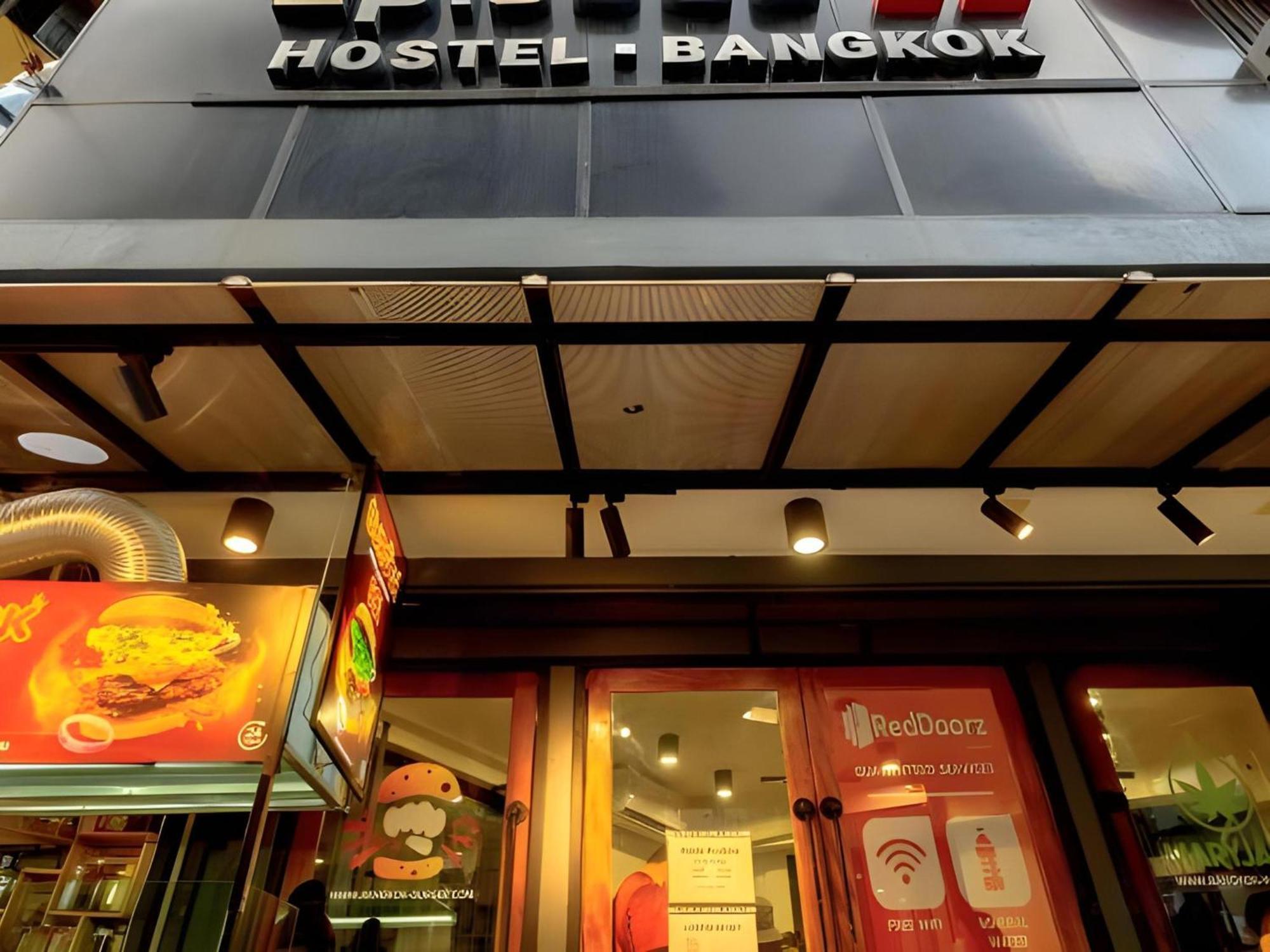 RedDoorz Episode 11 Hostel Sukhumvit Bangkok Exterior foto